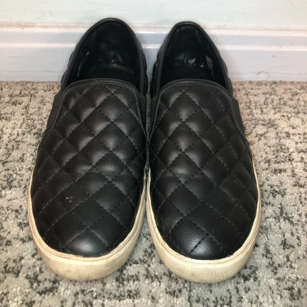 Steve Madden Black Endell Quilted Slip On Shoes Size 7.5